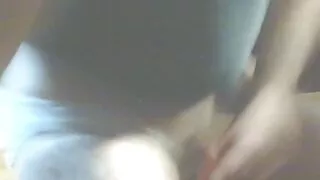 A adolescente morena ...