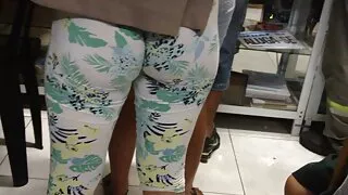 Garota lasciva com p ...