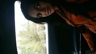 Esbelta sedutora com ...